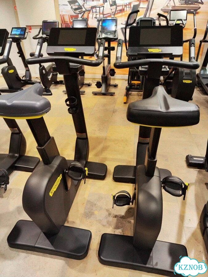 Вертикальный велотренажер Technogym Excite Bike Live 700 HP 10 фото 1