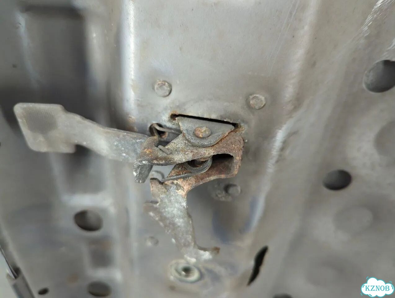 Капот Opel Astra H фото 7