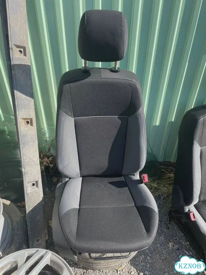 Передние сиденья Ford Focus 3 фото 4