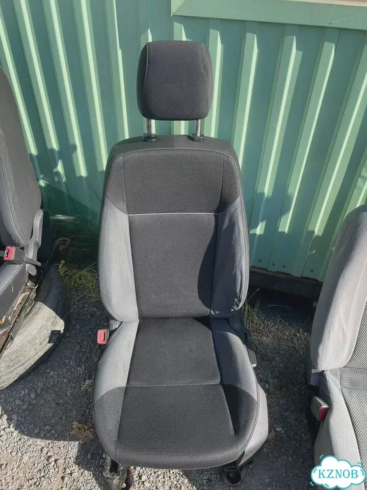 Передние сиденья Ford Focus 3 фото 6