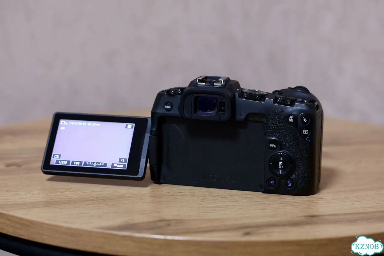 Беззеркальная камера Canon RP фото 2