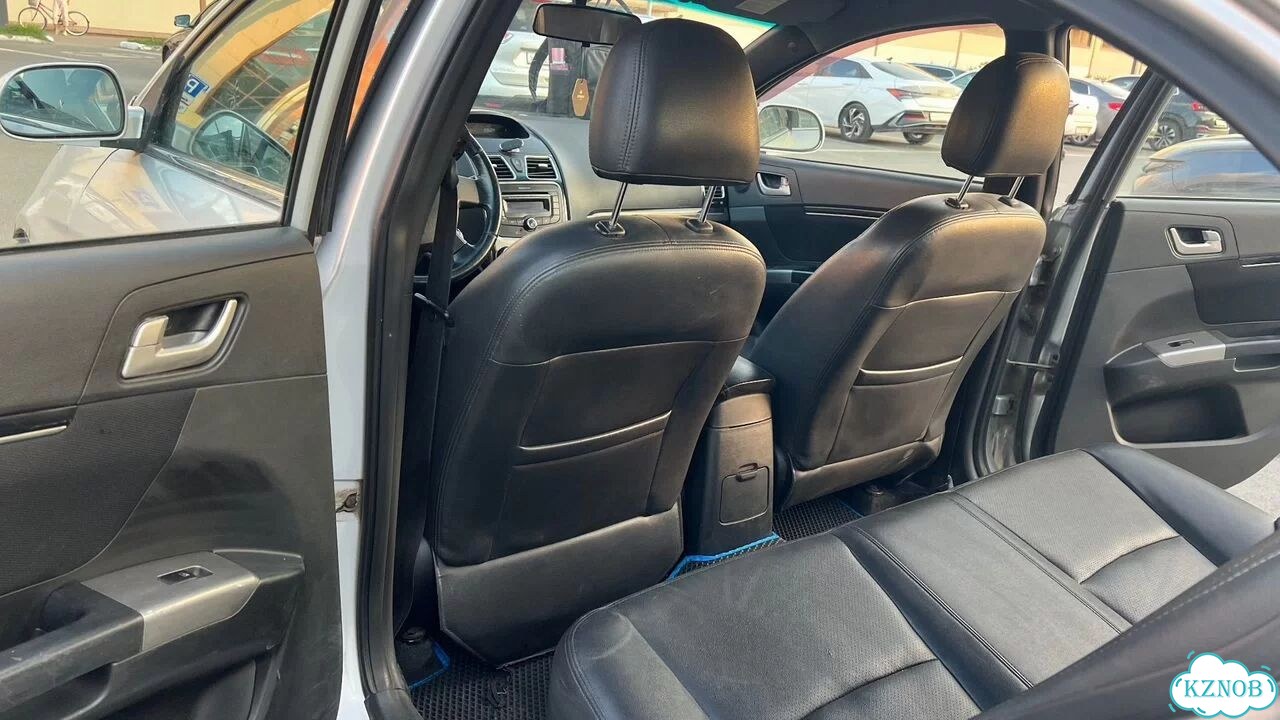 Geely Emgrand EC7 1.5 MT, 2013, битый, 177 000 км фото 4