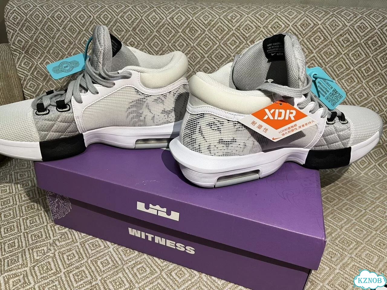 Кроссовки баскетбольные Nike Lebron Witness 8 фото 1