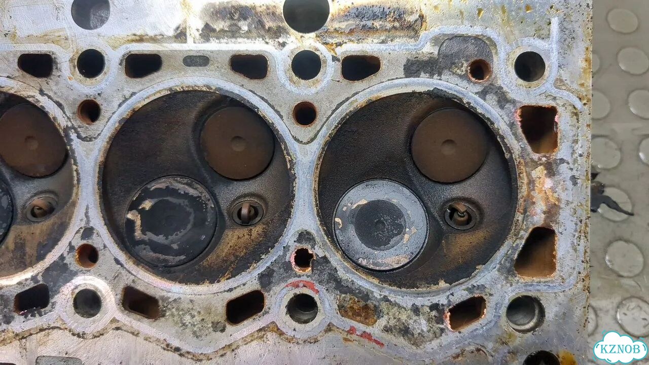 Головка блока (ГБЦ) Citroen C3 KFV фото 8