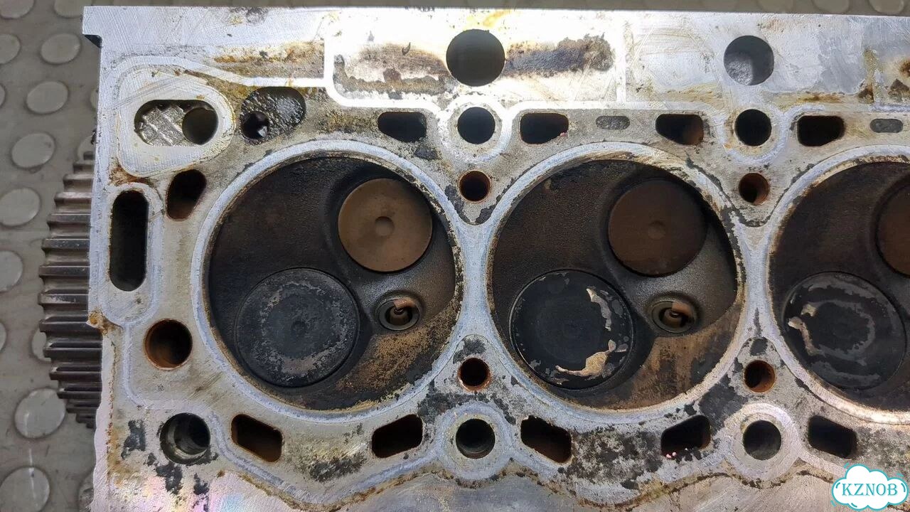 Головка блока (ГБЦ) Citroen C3 KFV фото 9