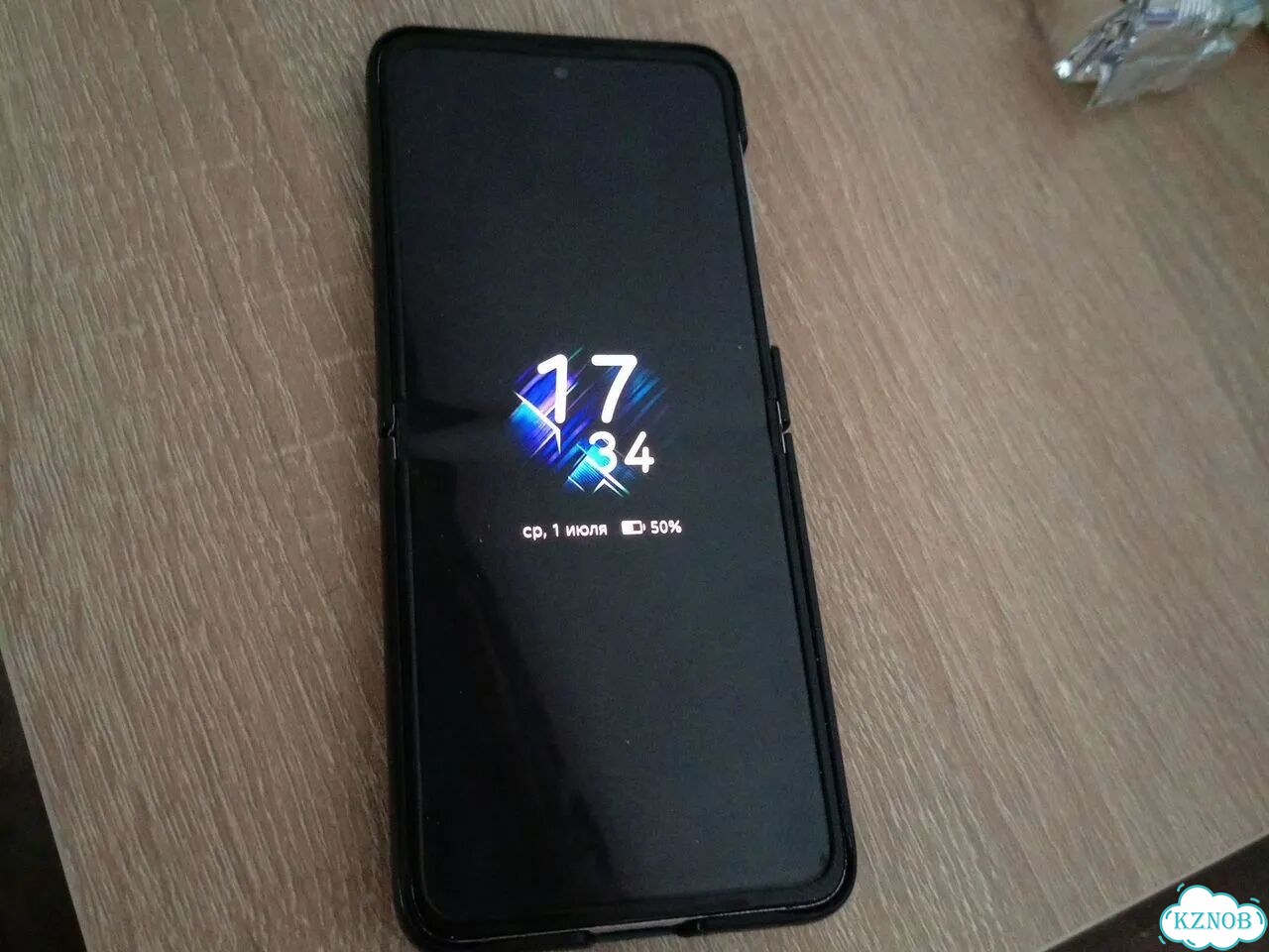 TECNO Phantom V Flip, 8/256 ГБ, 1 SIM фото 1