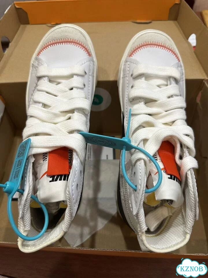 Кроссовки Nike женские фото 2