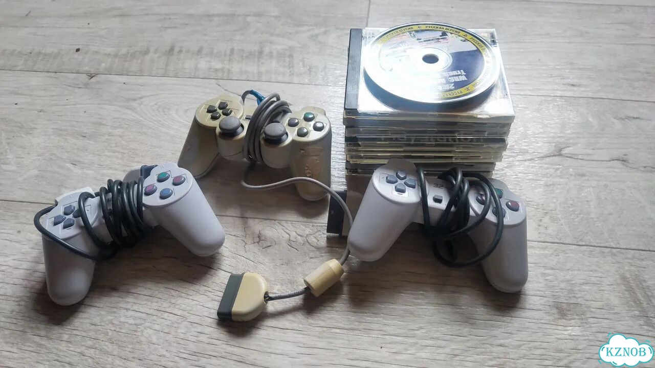 PS1 игры, геймпады и 2 карты памяти фото 5