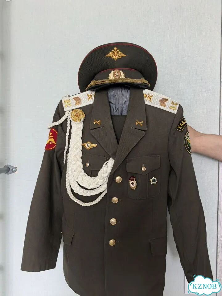 Китель военный, брюки, фуражка, галстук, ремень фото 1
