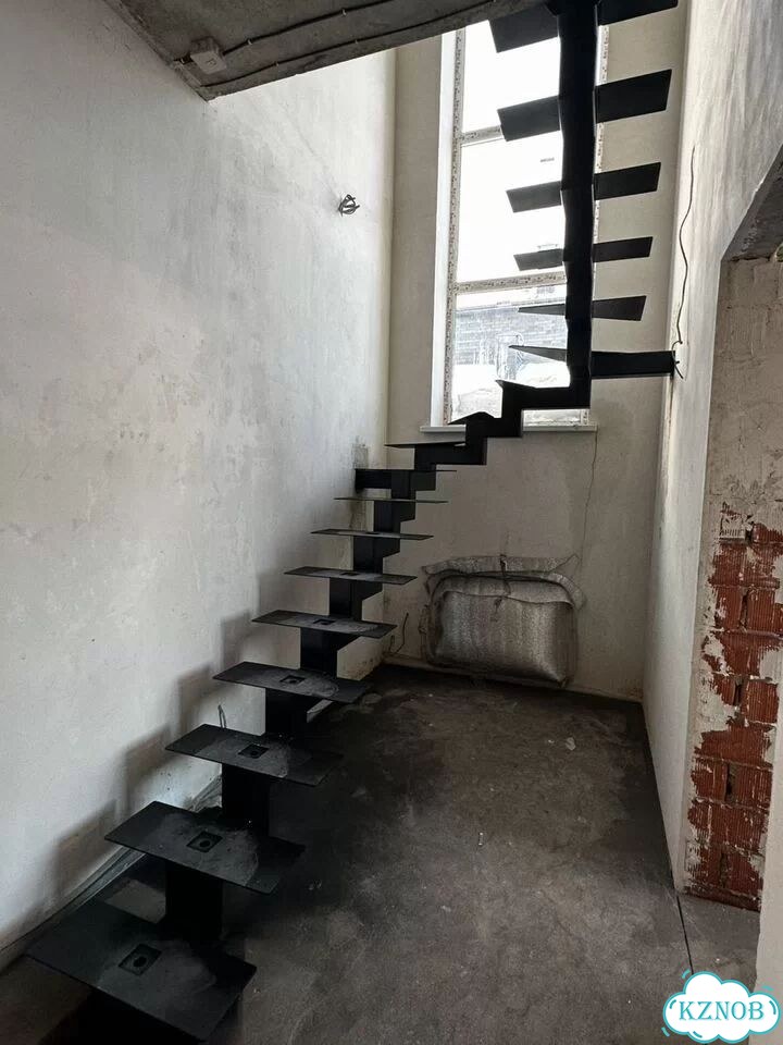 Лестница на металлокаркасе фото 5