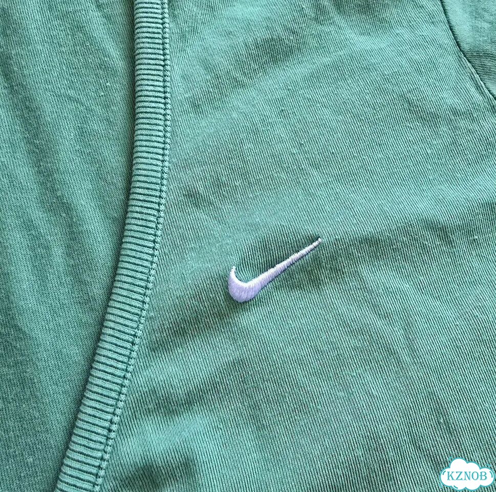 Женская спортивная футболка Nike с капюшоном 44-46 фото 2