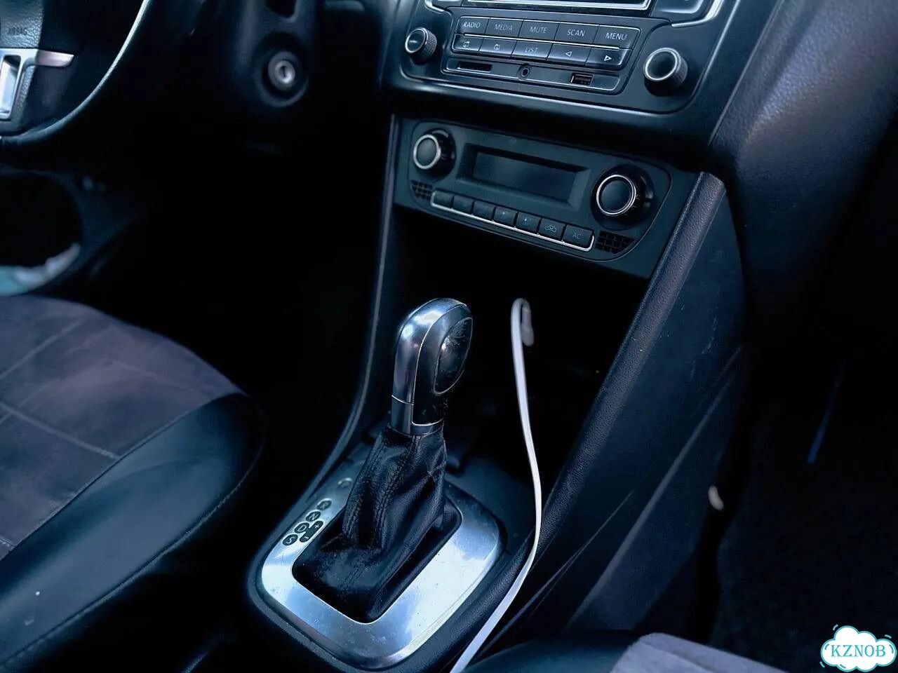 Volkswagen Polo 1.6 AT, 2012, битый, 424 000 км фото 10