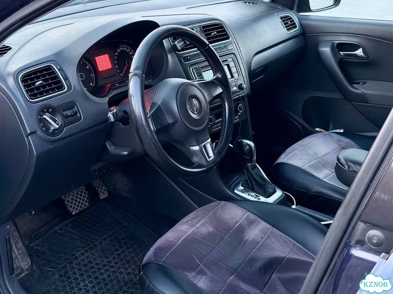 Volkswagen Polo 1.6 AT, 2012, битый, 424 000 км фото 8