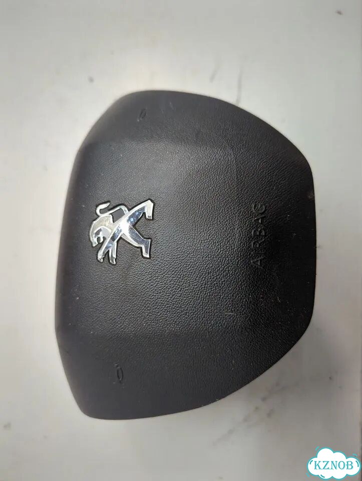 Подушка безопасности водителя Peugeot 2008 фото 1