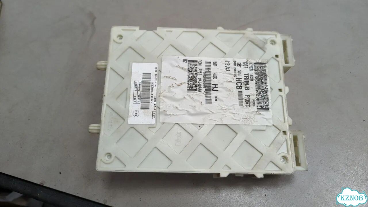 Блок управления бортовой сети Ford Focus 3 фото 2