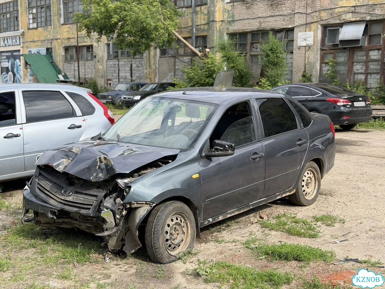 ВАЗ (LADA) Granta 1.6 MT, 2015, битый, 120 000 км фото 1