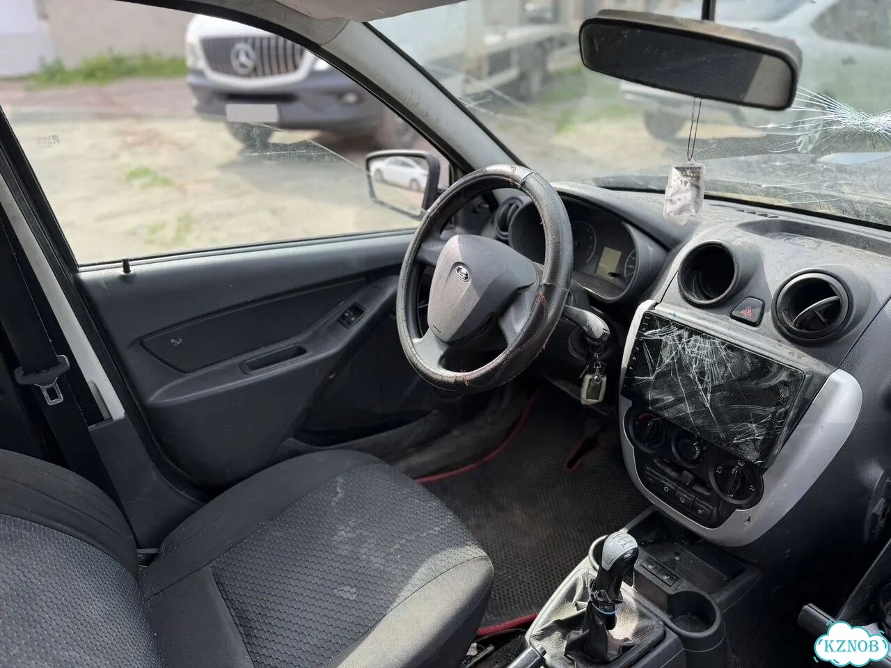 ВАЗ (LADA) Granta 1.6 MT, 2015, битый, 120 000 км фото 10