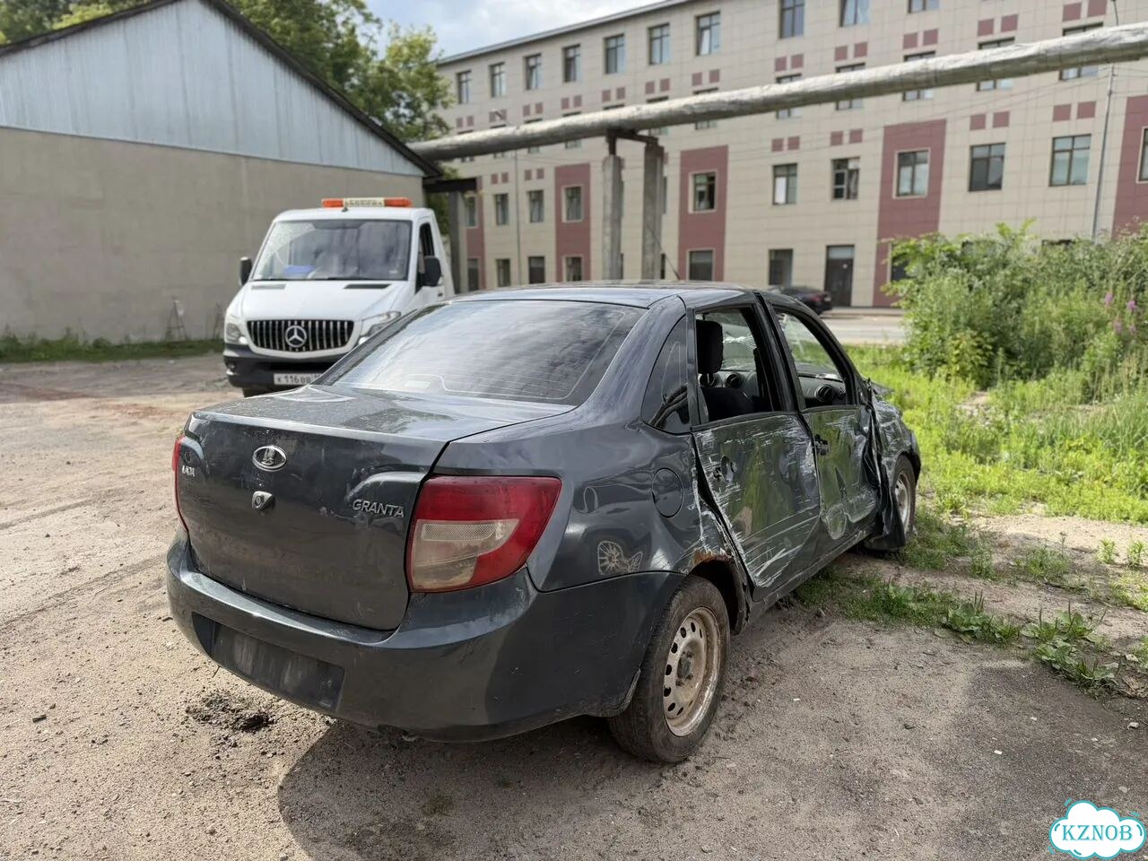 ВАЗ (LADA) Granta 1.6 MT, 2015, битый, 120 000 км фото 4