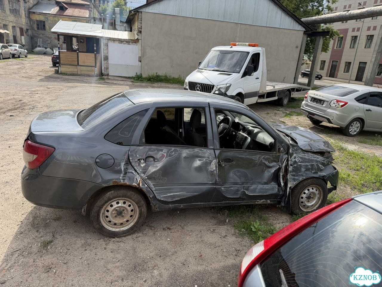 ВАЗ (LADA) Granta 1.6 MT, 2015, битый, 120 000 км фото 5