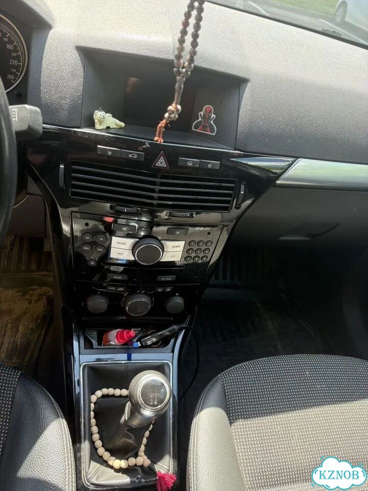 Opel Astra 1.6 MT, 2010, 179 900 км фото 11
