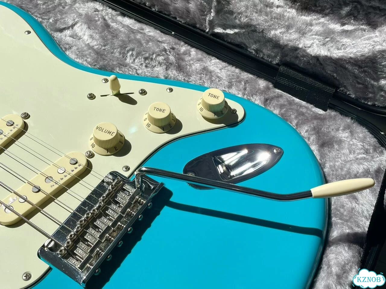Fender Stratocaster American Professional II Miami фото 4