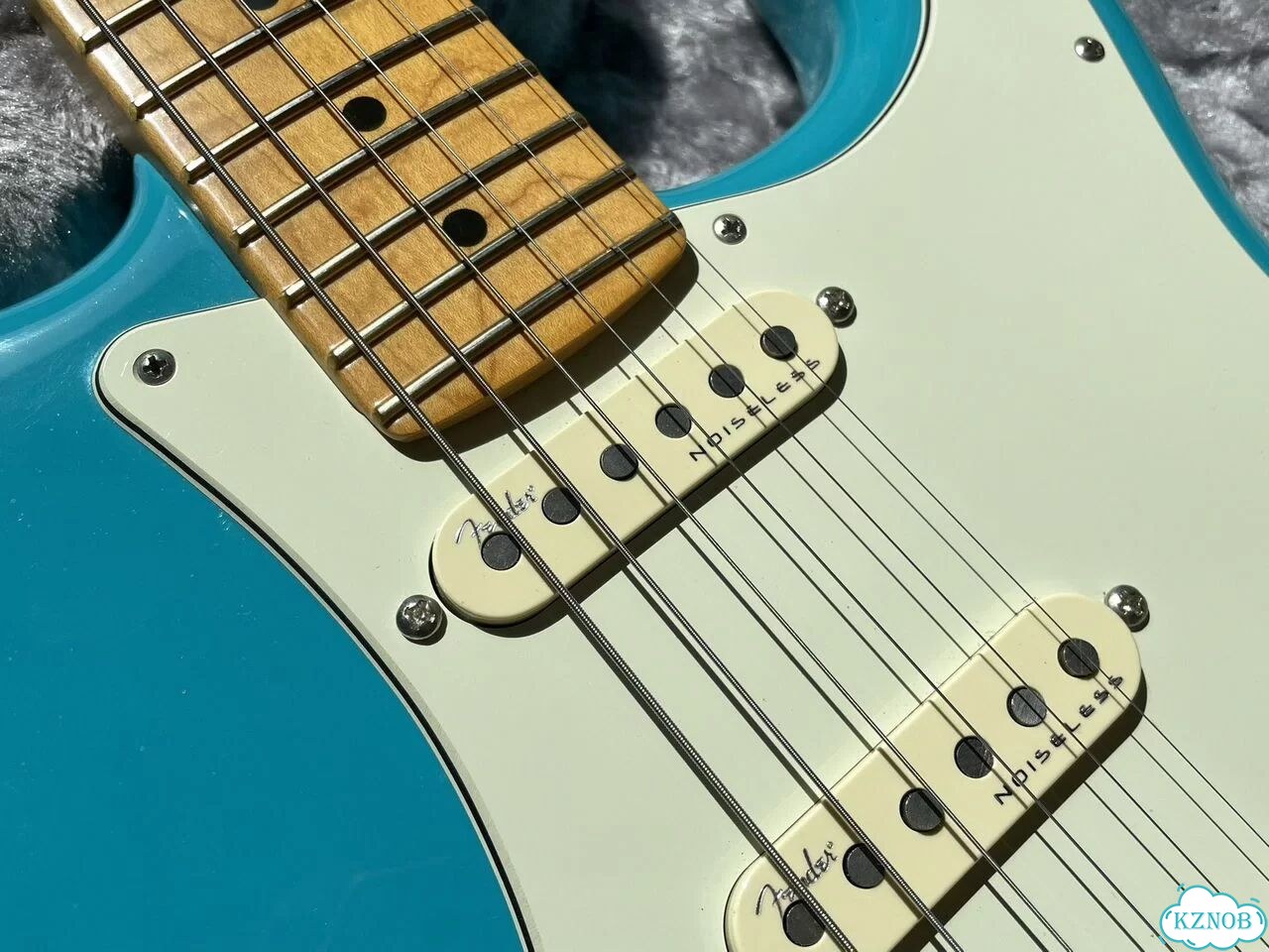 Fender Stratocaster American Professional II Miami фото 6