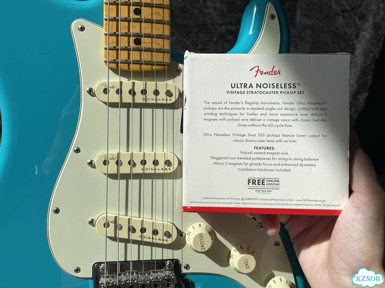 Fender Stratocaster American Professional II Miami фото 7