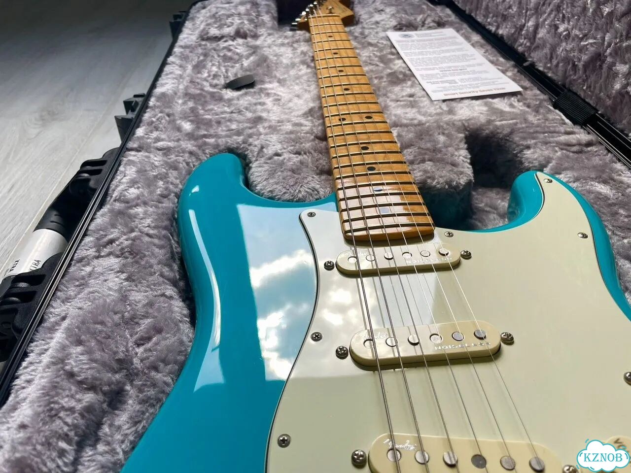 Fender Stratocaster American Professional II Miami фото 9