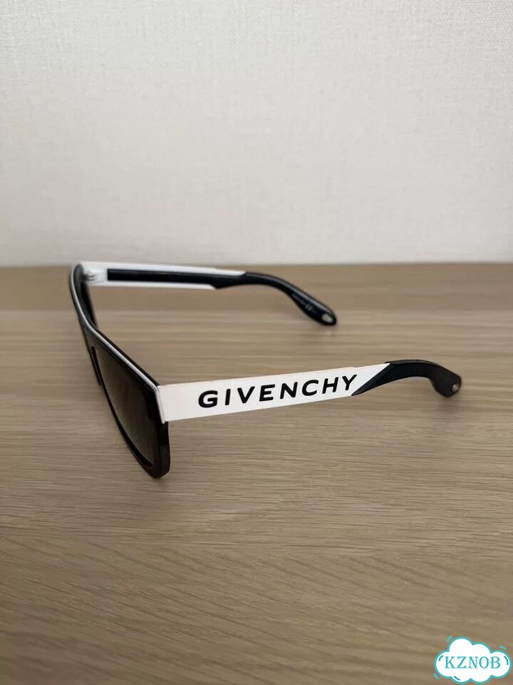 Солнцезащитные очки Givenchy GV 7016/N/S фото 3