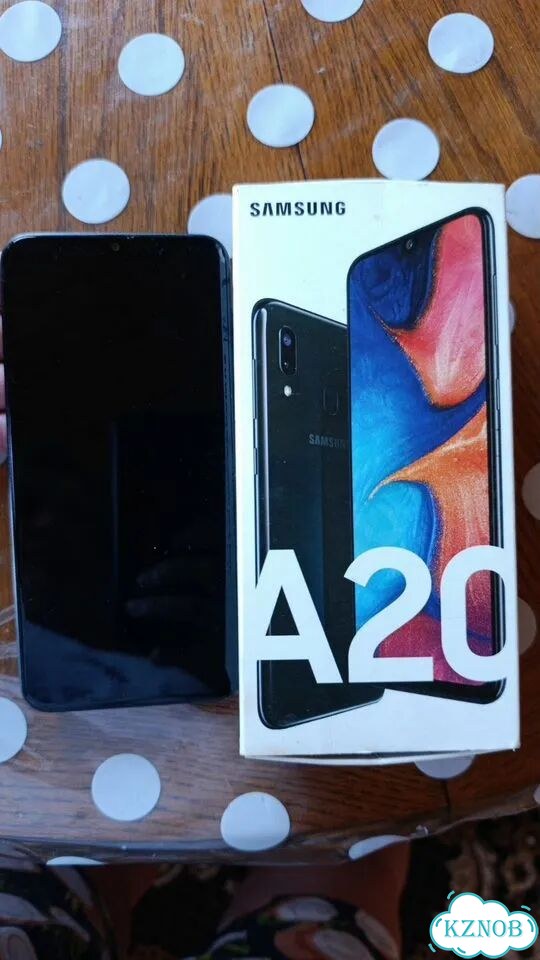 Samsung Galaxy A20, 3/32 ГБ, 2 SIM фото 1