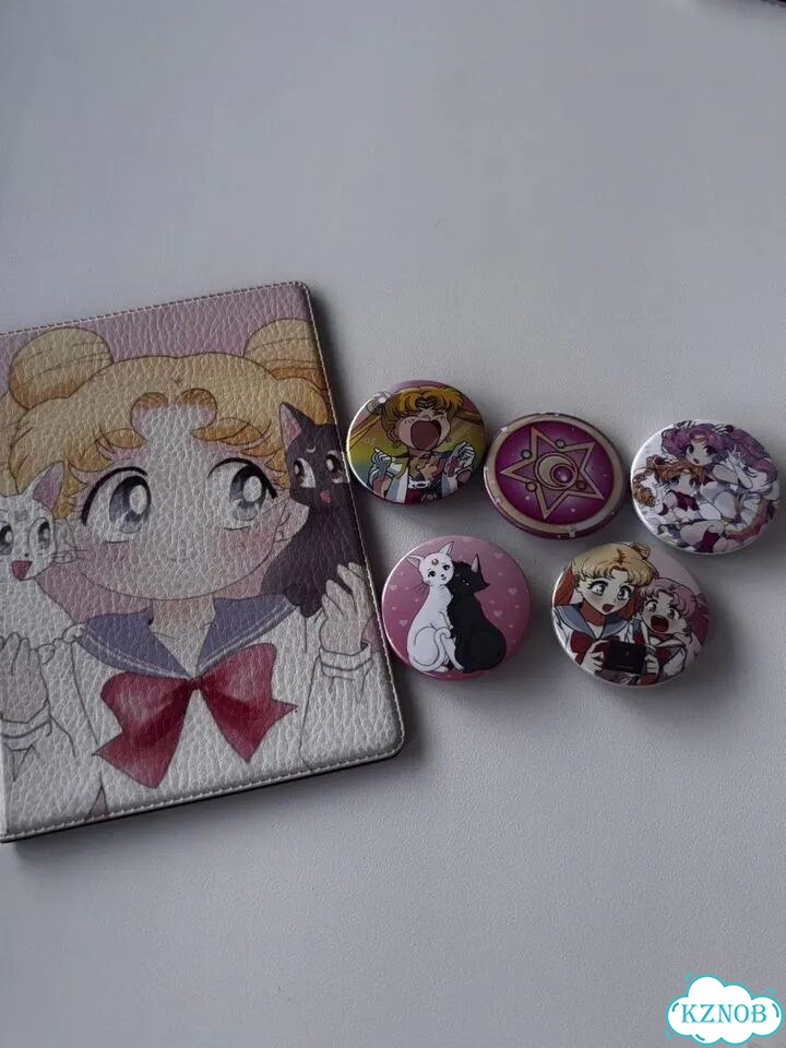 Обложка на паспорт Sailor Moon + 5 значков фото 1