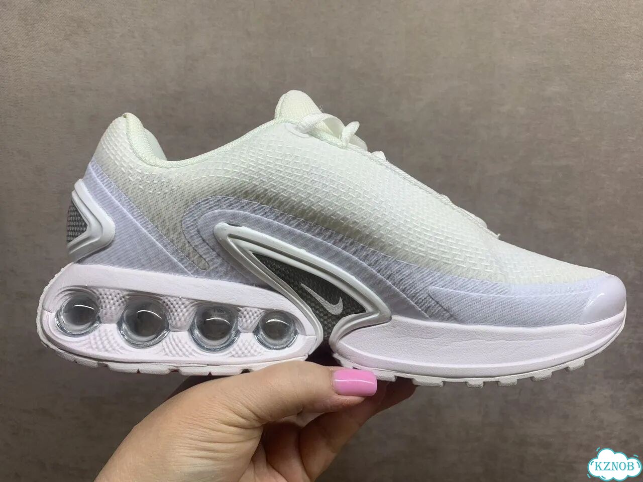 Кроссовки Nike air max dn белые 38 размер женские фото 4