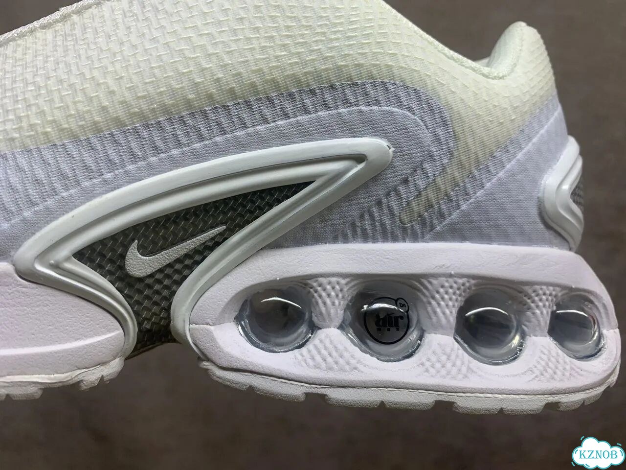 Кроссовки Nike air max dn белые 38 размер женские фото 8