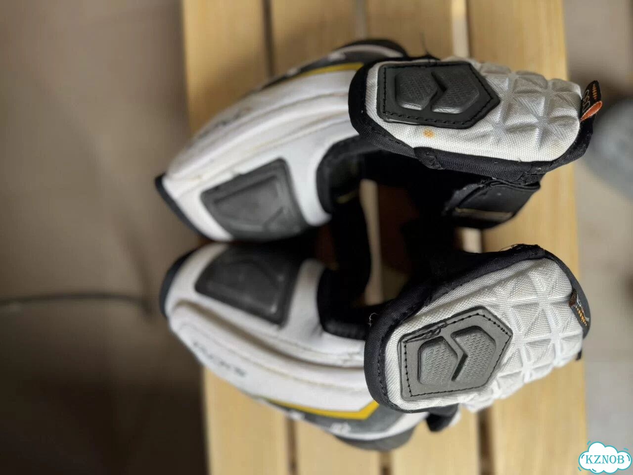 Налокотники хоккейные CCM Ultra Tacks SR S фото 1