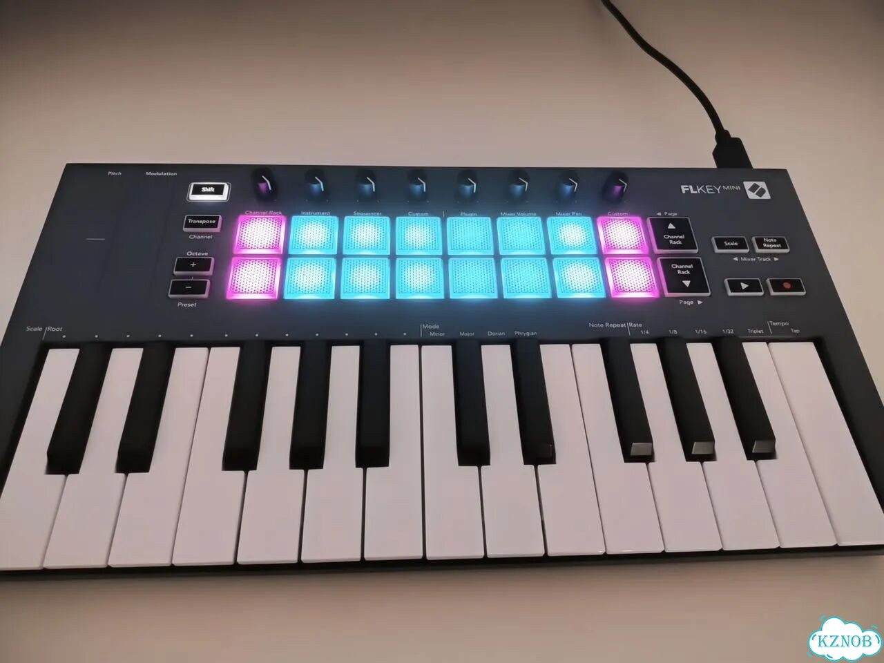 Midi клавиатура novation Flkey mini фото 2