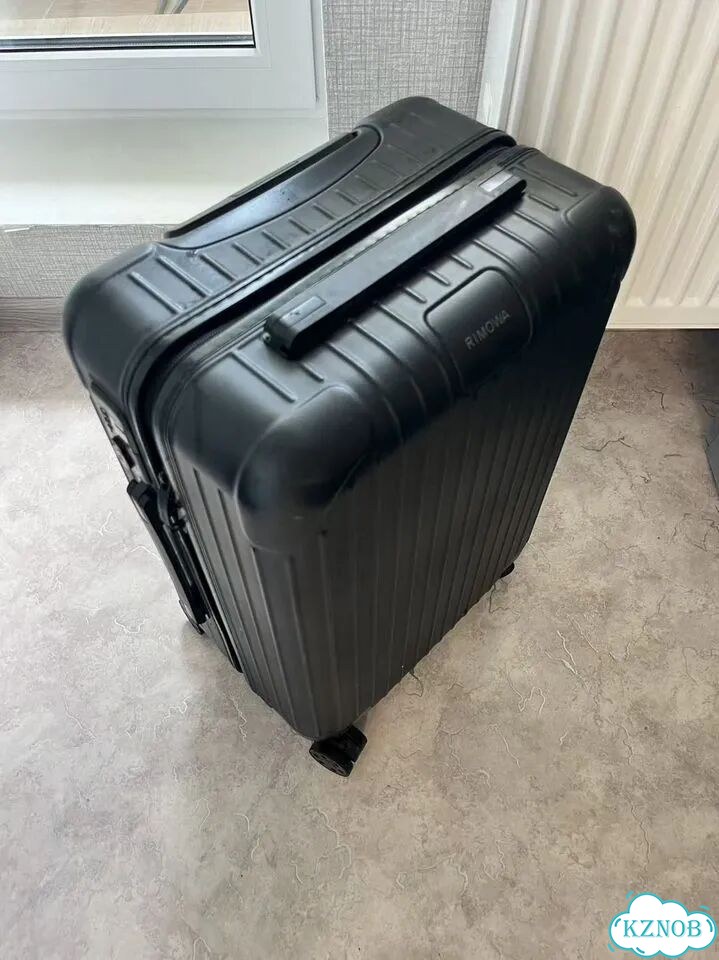 Rimowa Essential Black чемодан фото 1