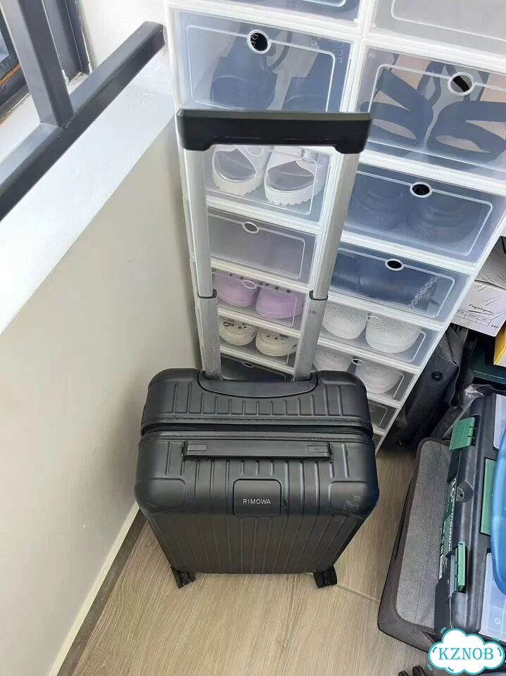 Rimowa Essential Black чемодан фото 2