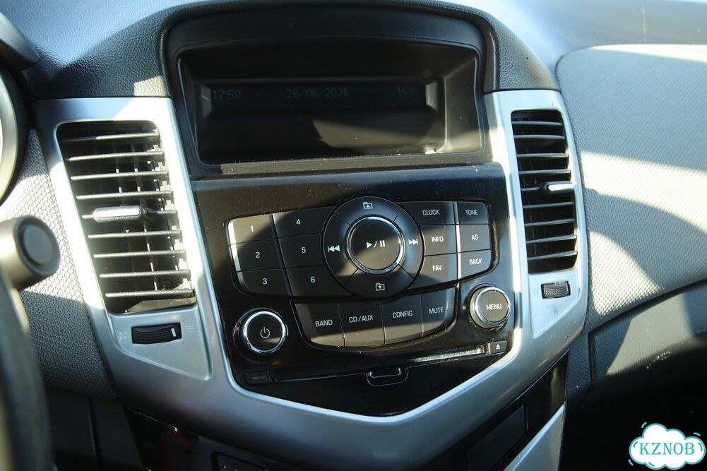 Chevrolet Cruze 1.6 AT, 2010, 109 000 км фото 18