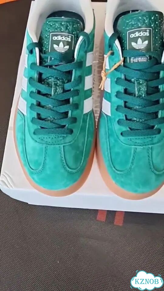 Кроссовки adidas фото 1