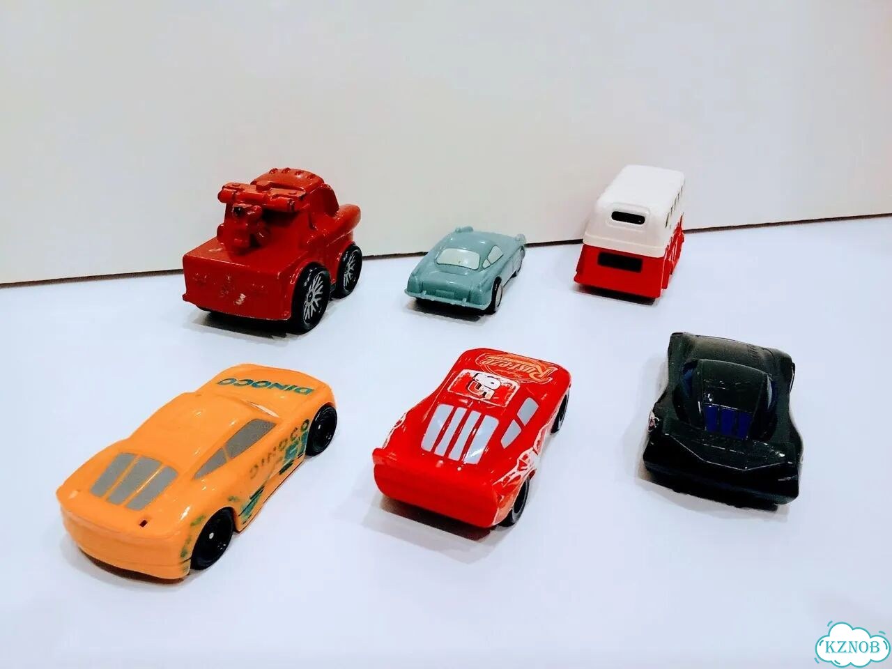 Пакет машинок Disney Тачки Mattel и автобус фото 3