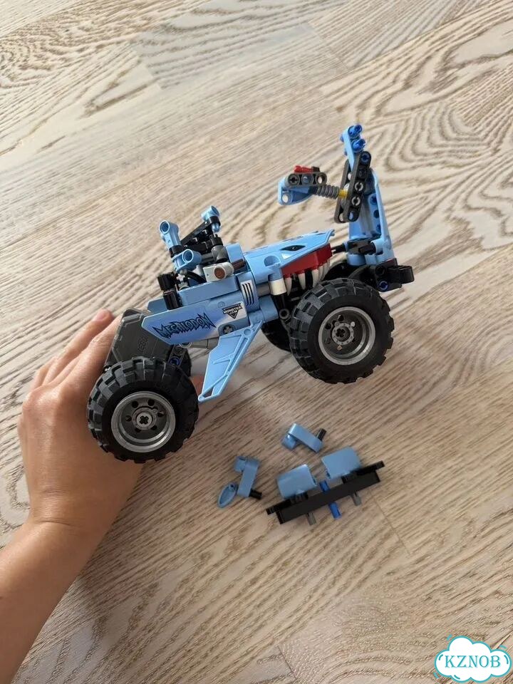 Lego technic Monster Jam Megalodo фото 1