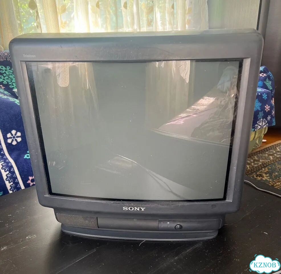 Телевизор Sony trinitron + приставка цифрового тв фото 1