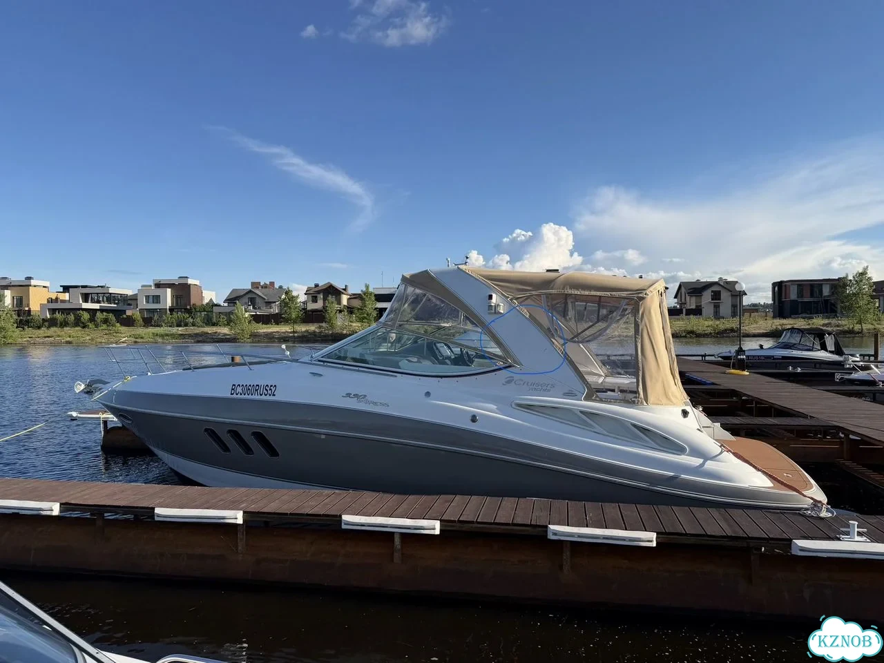 Катер Cruisers Yachts 330 Express фото 1