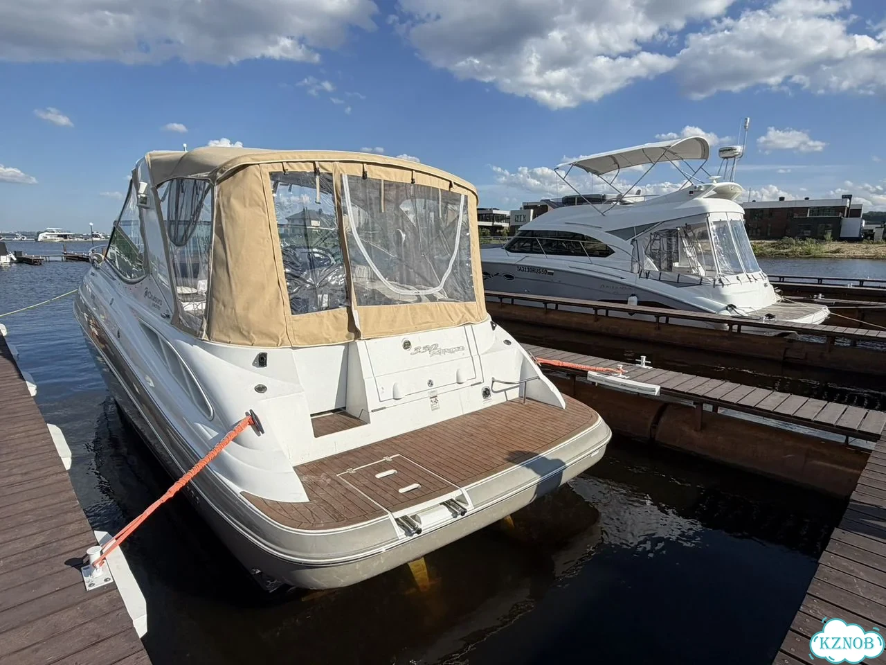 Катер Cruisers Yachts 330 Express фото 2