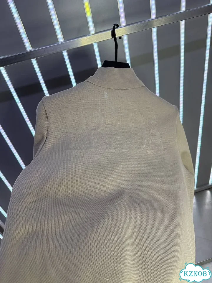 Куртка Prada Quiet Luxury фото 8