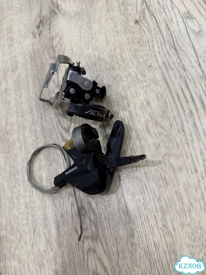 Переключатель и манетка Shimano Altus фото 1