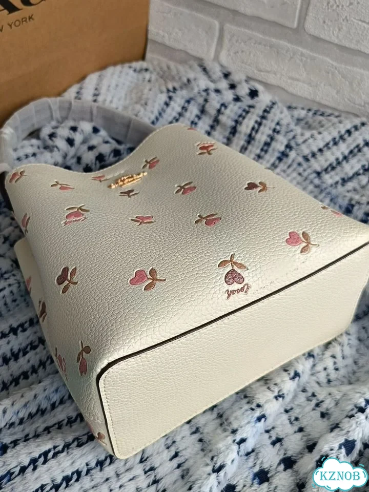 Сумка новая Coach молочная фото 6