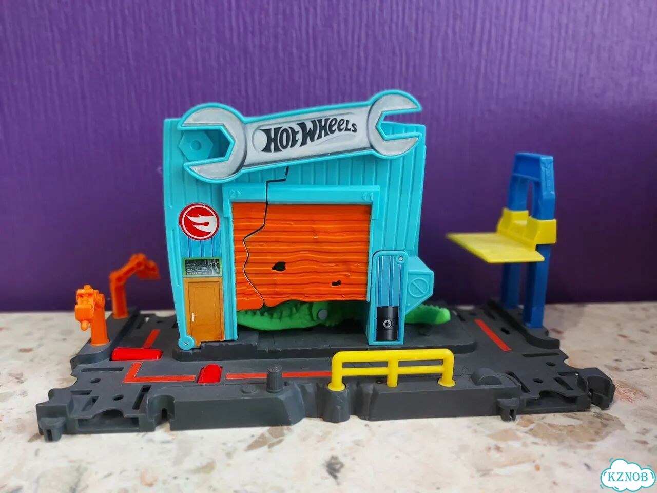Игровой набор Hot wheels Атака крокодила в гараже фото 1