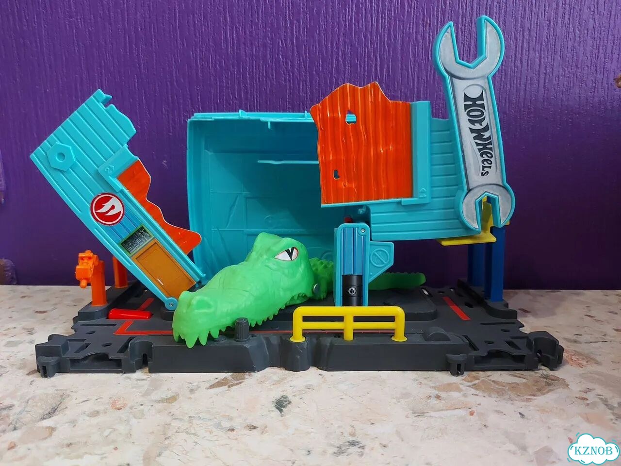 Игровой набор Hot wheels Атака крокодила в гараже фото 2