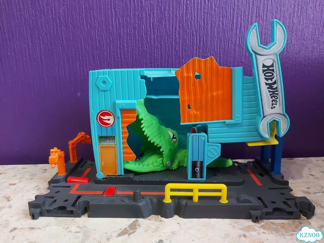 Игровой набор Hot wheels Атака крокодила в гараже фото 3